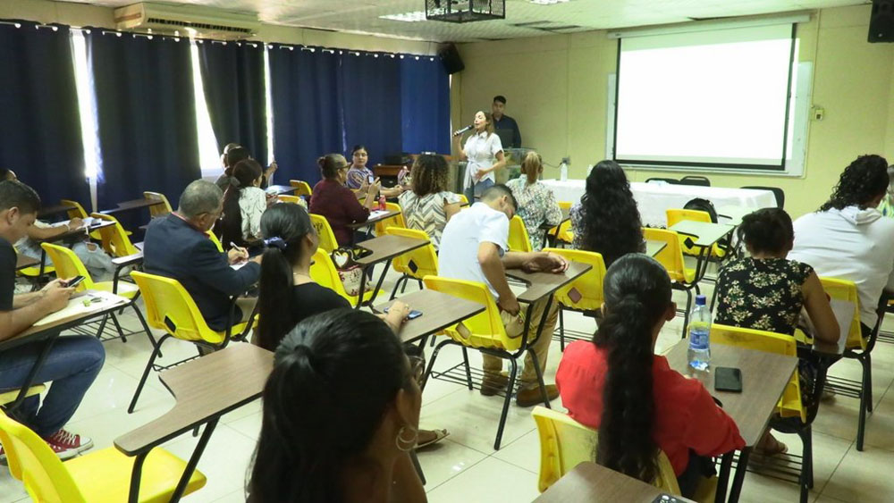 ORGANIZAN SEMINARIO CON LA DGI EN LA UNACHI