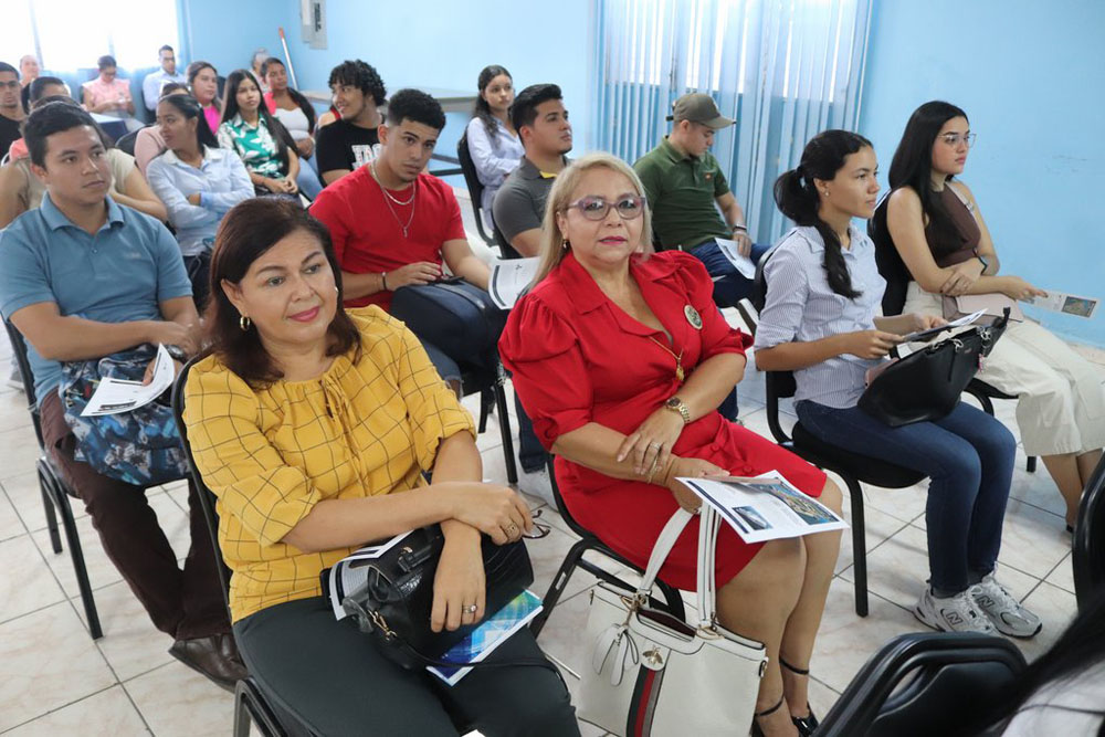 UNACHI y Massachusetts Maritime Academy realizan conversatorio