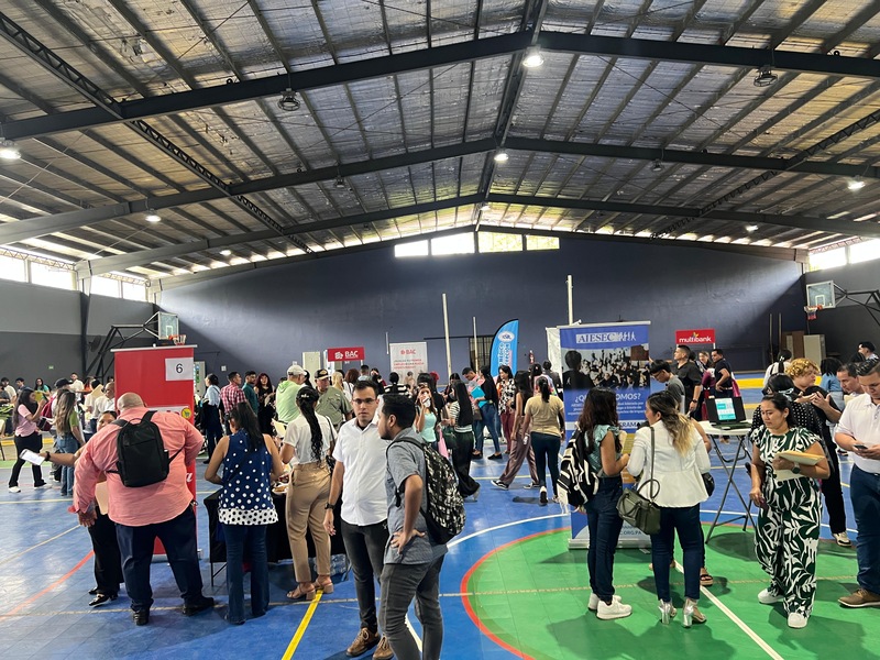 Éxito en la Feria de Empleo para Egresados de la Universidad Autónoma de Chiriquí