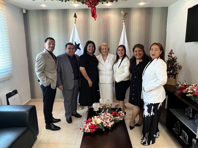 La Universidad Autónoma de Chiriquí recibe acreditación para su Licenciatura en Derecho y Ciencias Políticas