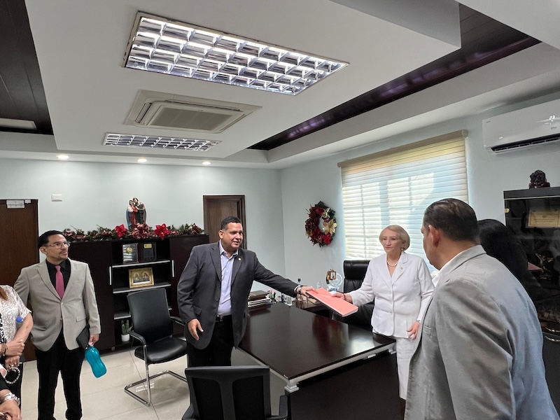 La Universidad Autónoma de Chiriquí recibe acreditación para su Licenciatura en Derecho y Ciencias Políticas